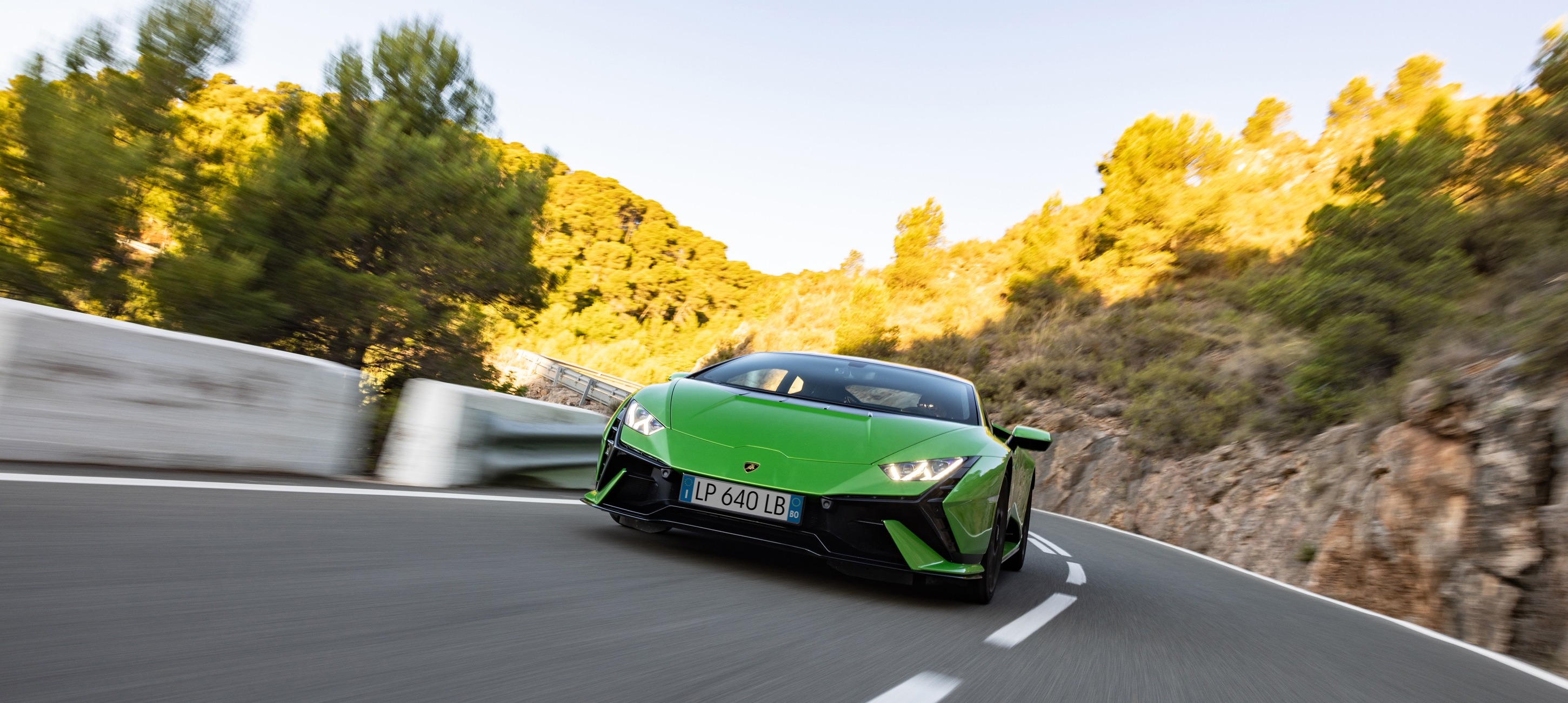 LAMBORGHINI HURACAN TECNICA XIN HELLO SAIGON